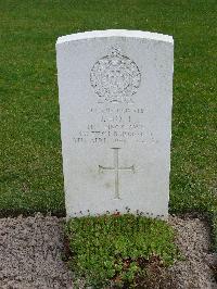 Reichswald Forest War Cemetery - Holt, James